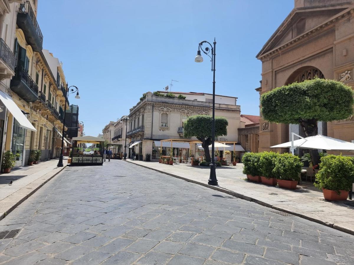Loft Magna Grecia Reggio Calabria Centro Storico A 3 Minuti A Piedi Dal Mare Apartment Bagian luar foto